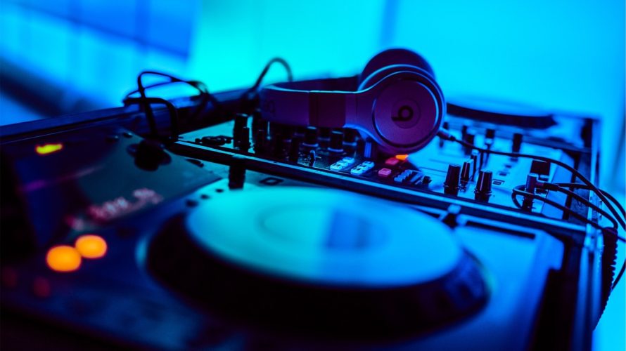 DJプレイで使うための音源と、著作権を侵害しない楽曲の選び方！
